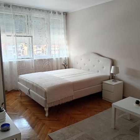 Red Square Apartment Pirot Exteriér fotografie