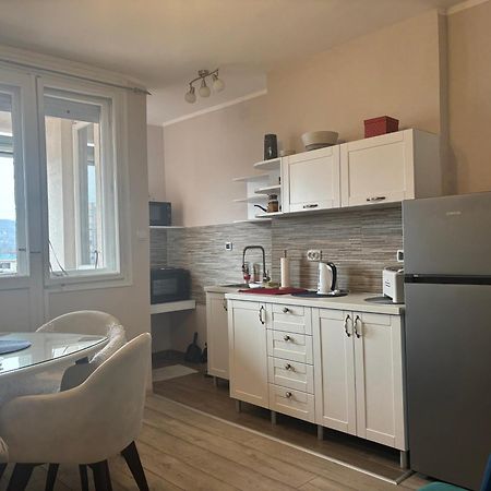 Red Square Apartment Pirot Exteriér fotografie