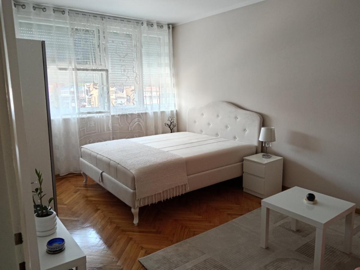 Red Square Apartment Pirot Exteriér fotografie