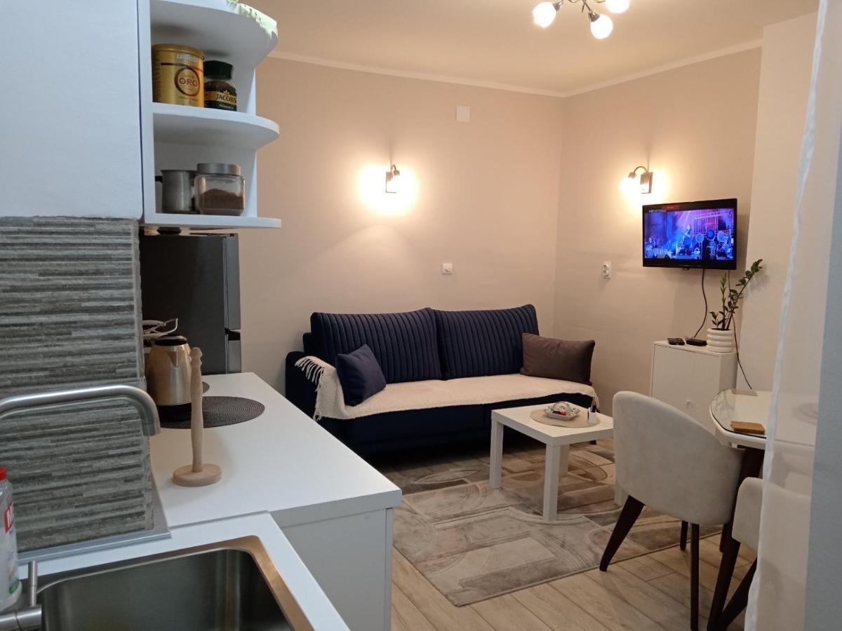 Red Square Apartment Pirot Exteriér fotografie