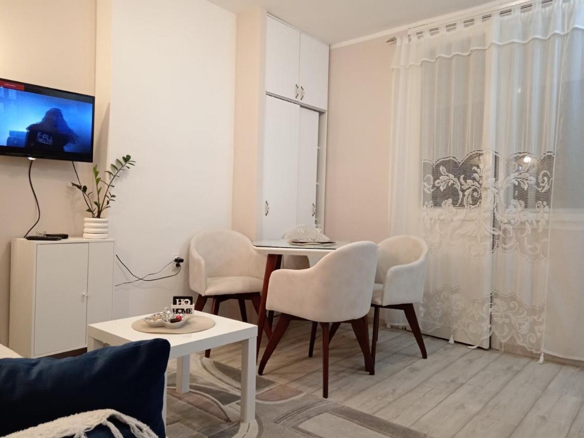 Red Square Apartment Pirot Exteriér fotografie