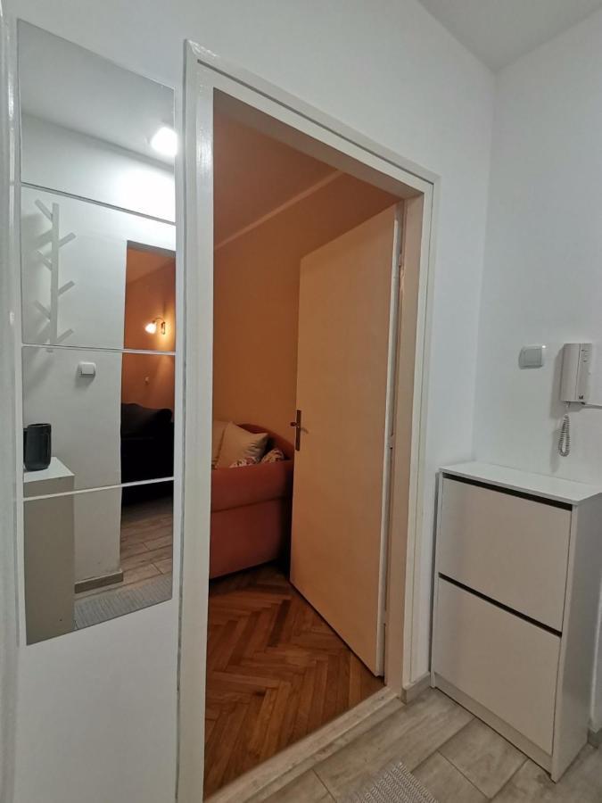 Red Square Apartment Pirot Exteriér fotografie