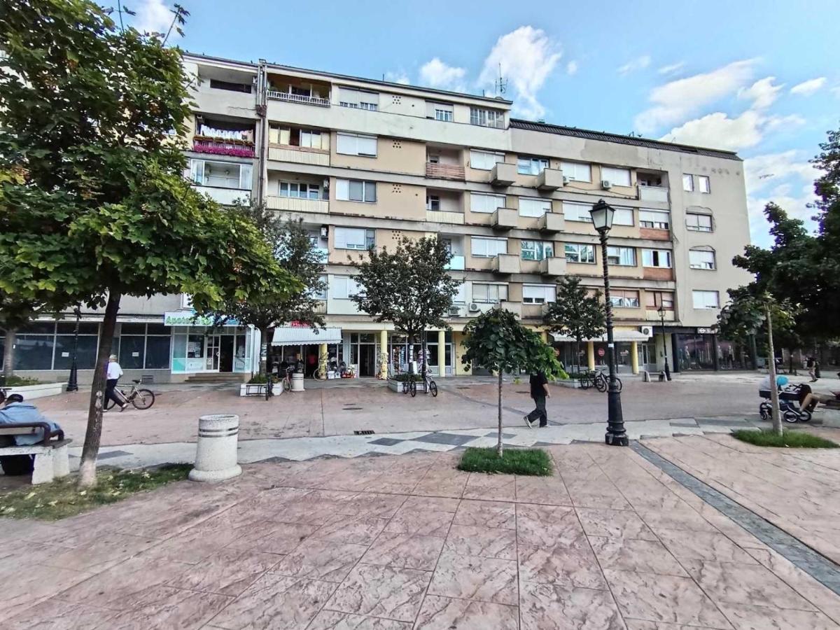 Red Square Apartment Pirot Exteriér fotografie