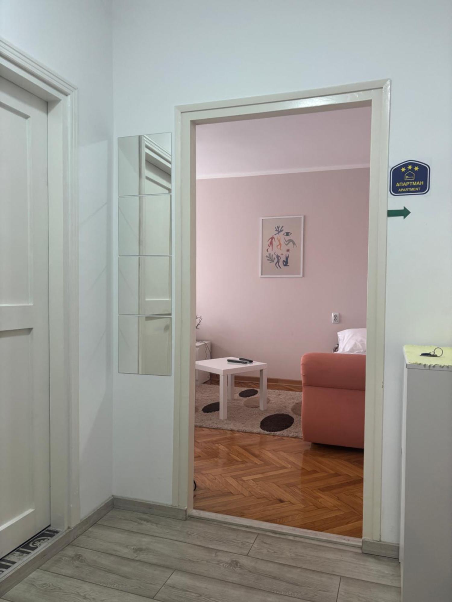 Red Square Apartment Pirot Exteriér fotografie