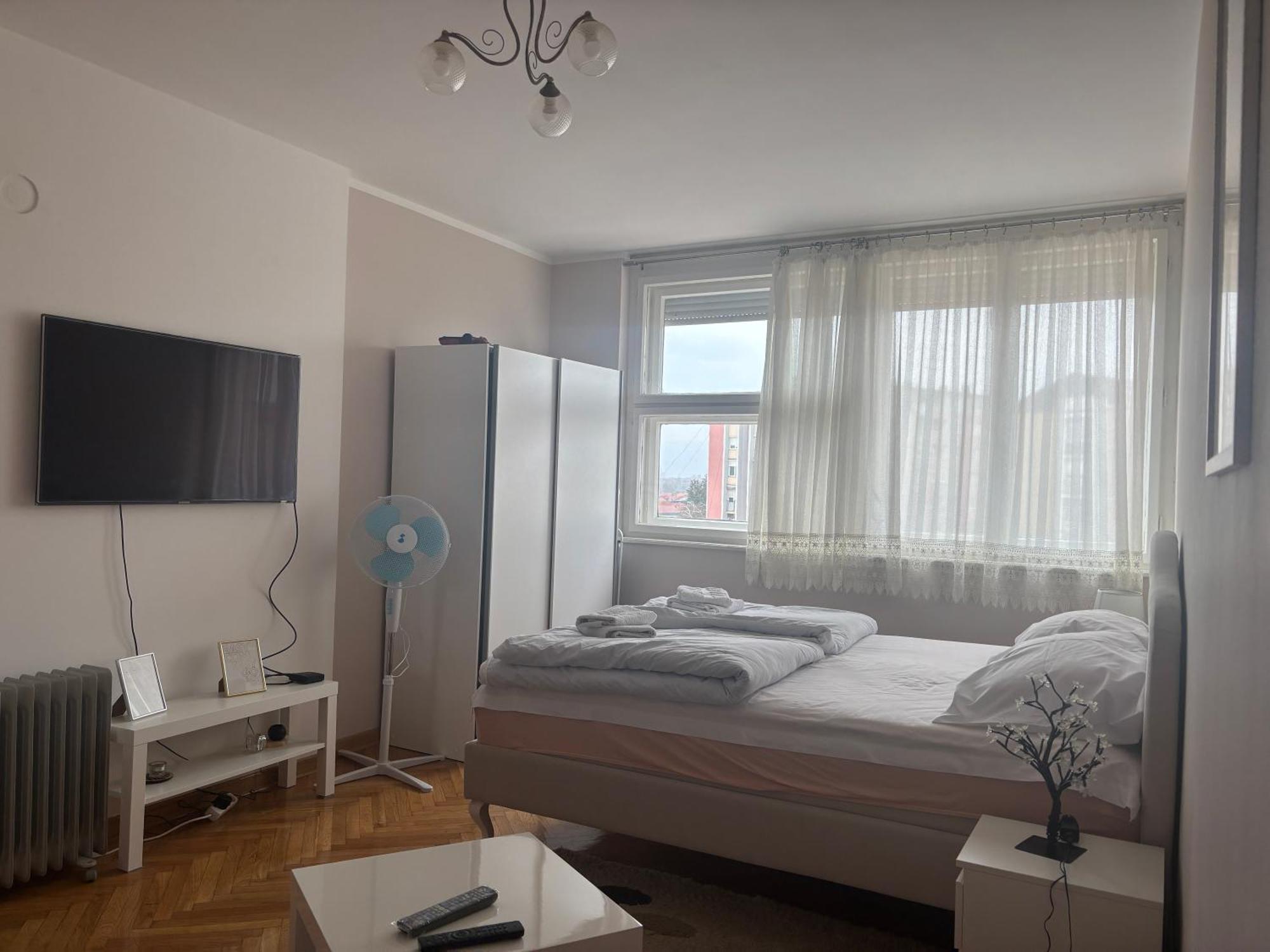 Red Square Apartment Pirot Exteriér fotografie